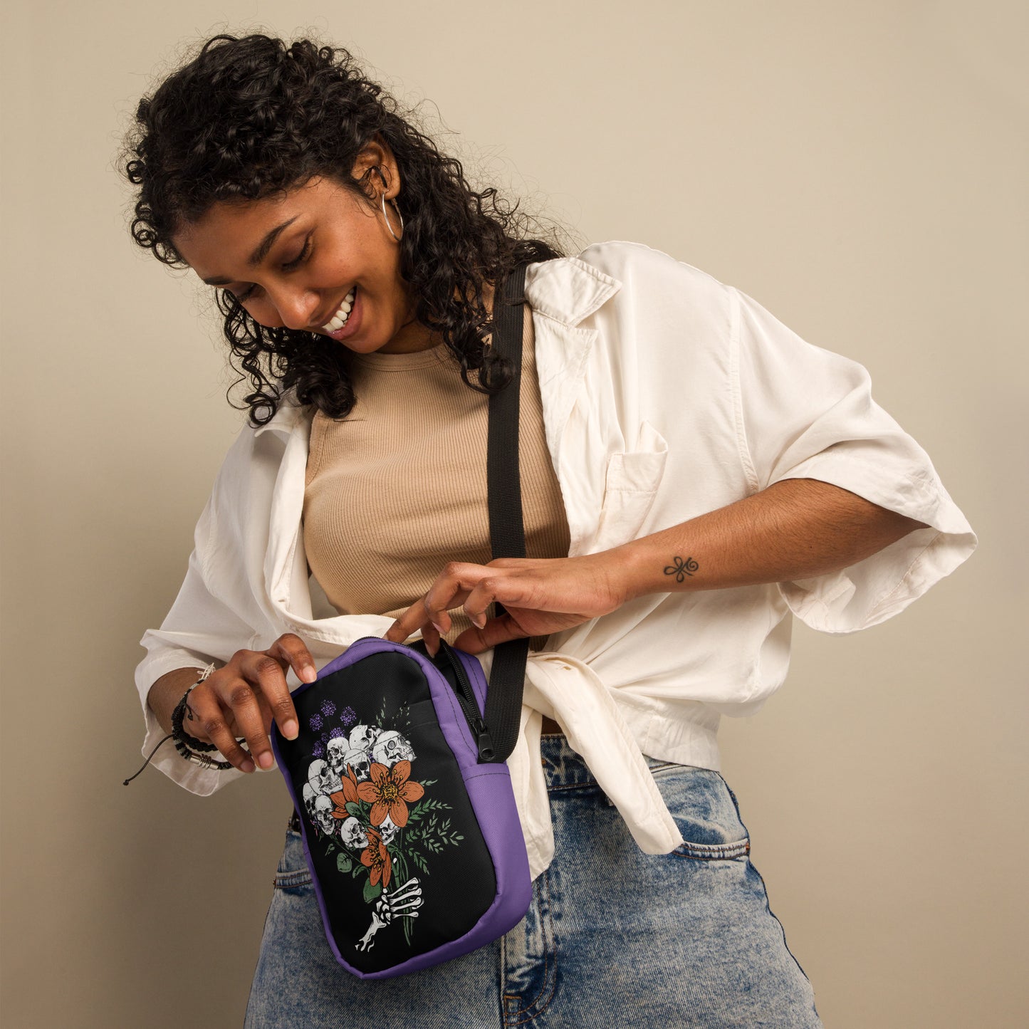Gothic Crossbody Bag Floral Skull Halloween Accessory Halloween Bags with Flowers Floral Goth Crossbody Bag